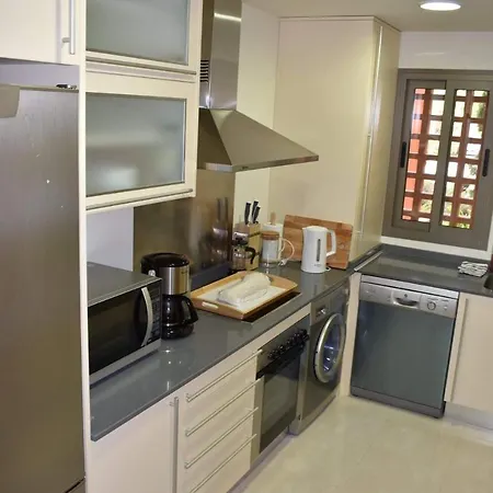 2256-stunning Groundfloor In Luxury Complex!
