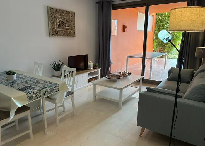 2256-stunning Groundfloor In Luxury Complex!