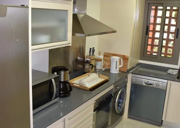 2256-stunning Groundfloor In Luxury Complex!